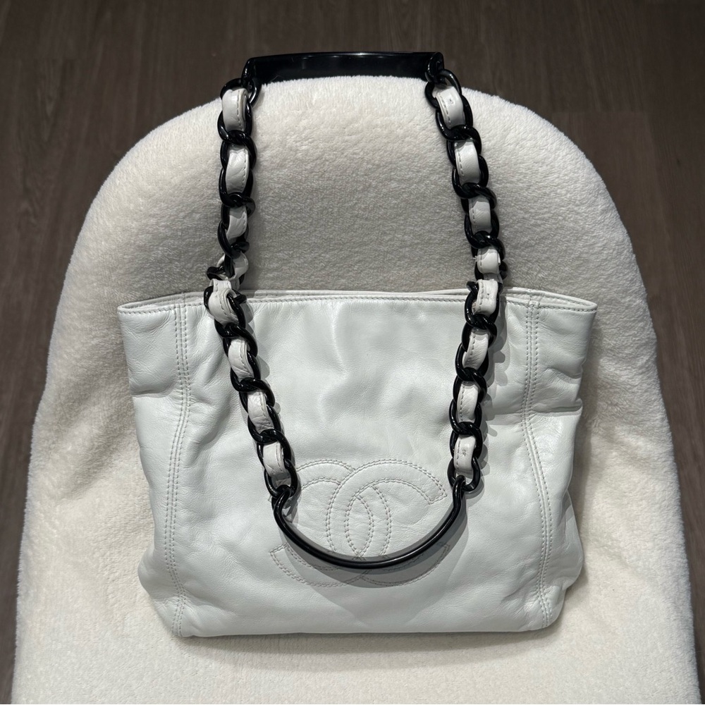 SOLD - CHANEL White Lambskin Vintage Acrylic Tote Small - Picture 1 of 2
